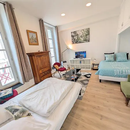 Le Castille D'or Elegant, En Face De L'hotel De Lägenhet *