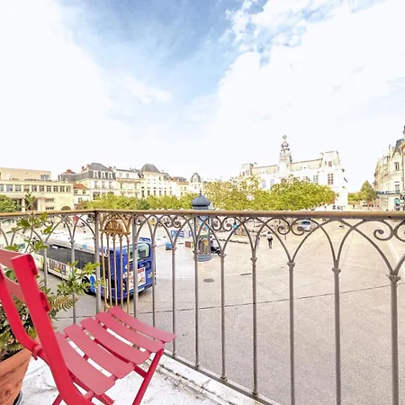 Le Castille D'or Elegant, En Face De L'hotel De Apartman Poitiers