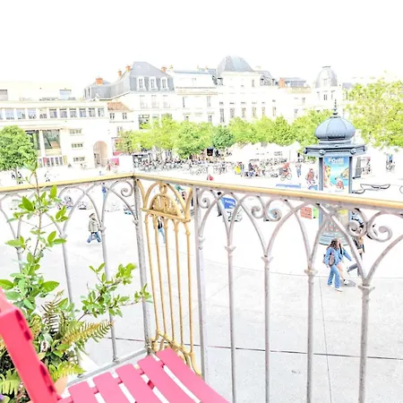 Le Castille D'or Elegant, En Face De L'hotel De Apartman *