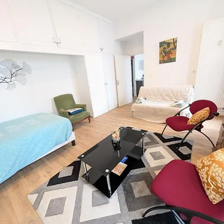 Le Castille D'or Elegant, En Face De L'hotel De * Poitiers