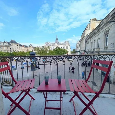 Le Castille D'or Elegant, En Face De L'hotel De Apartman *