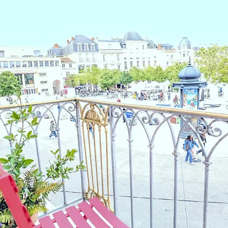 Le Castille D'or Elegant, En Face De L'hotel De * Poitiers