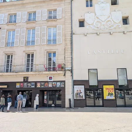 Le Castille D'or Elegant, En Face De L'hotel De Apartman Poitiers