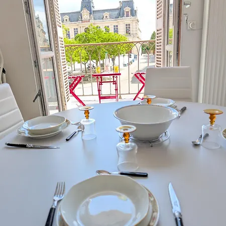 Le Castille D'or Elegant, En Face De L'hotel De Apartman Poitiers
